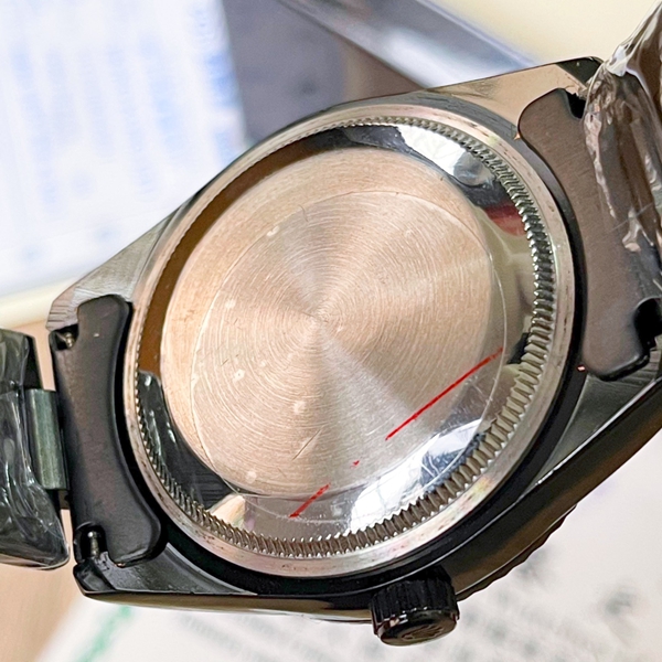 ブランド時計背面デザイン